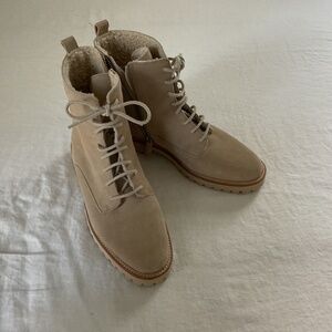 NWOB Banana Republic Light Tan Suede Lined Booties